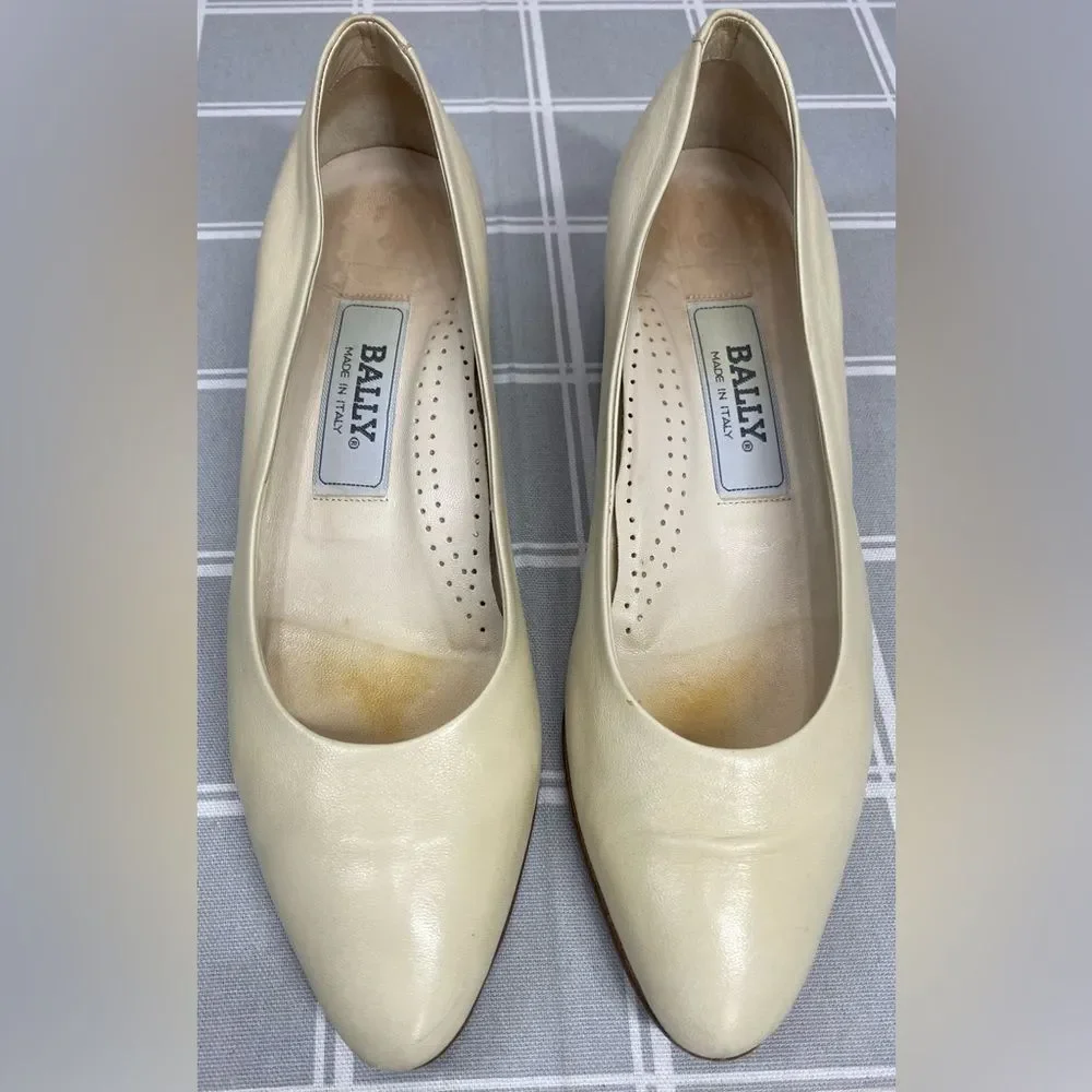 Bally Lela Vtg 80s Shoes Dress Pumps Color Bone Made in Italy Womens Size 8 AA
